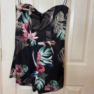 Guess romper w/pockets.